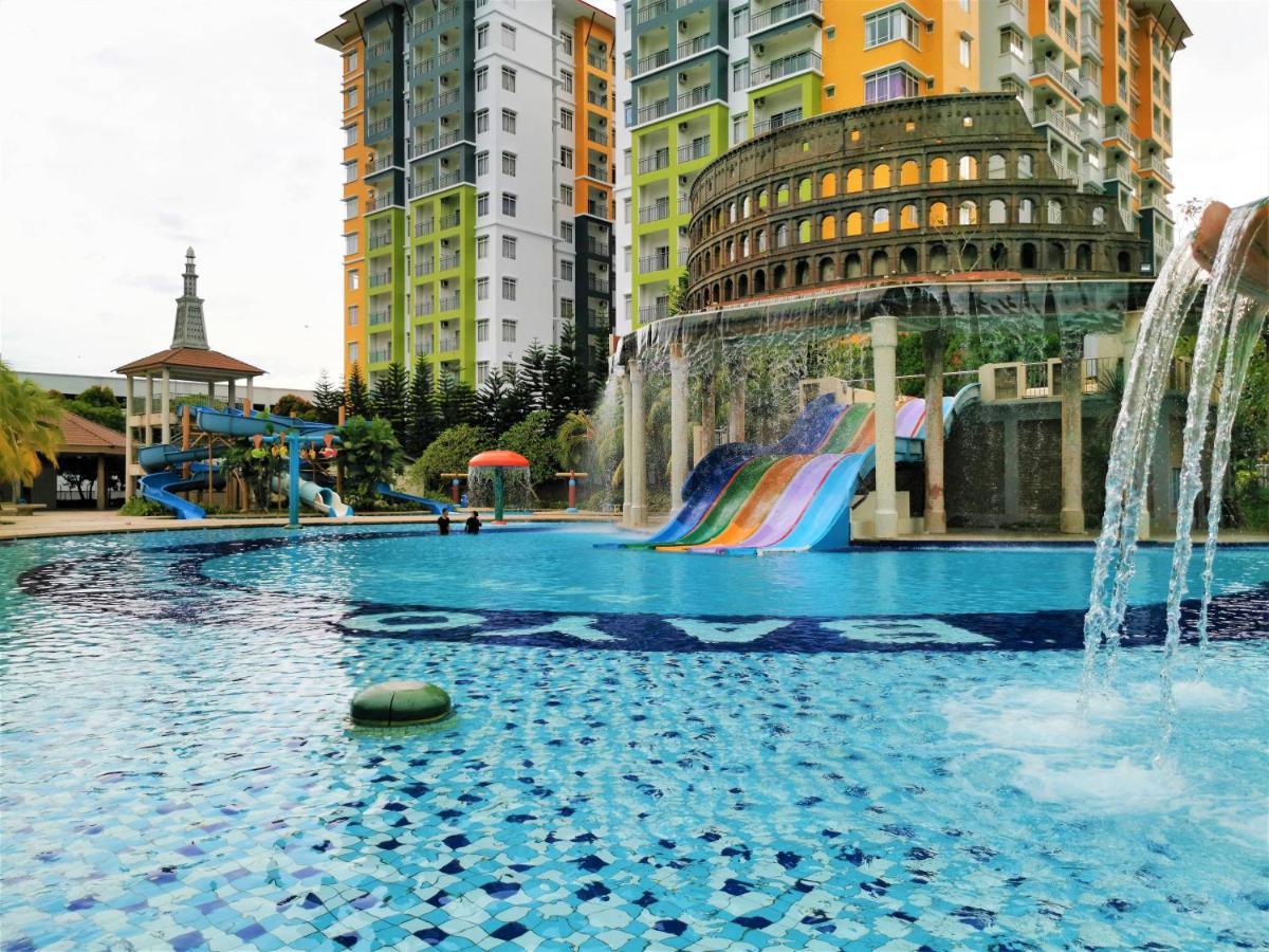 B - Lagoon Water Themepark Suite Melaka Town Exteriör bild