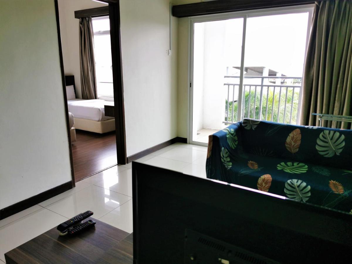 B - Lagoon Water Themepark Suite Melaka Town Exteriör bild