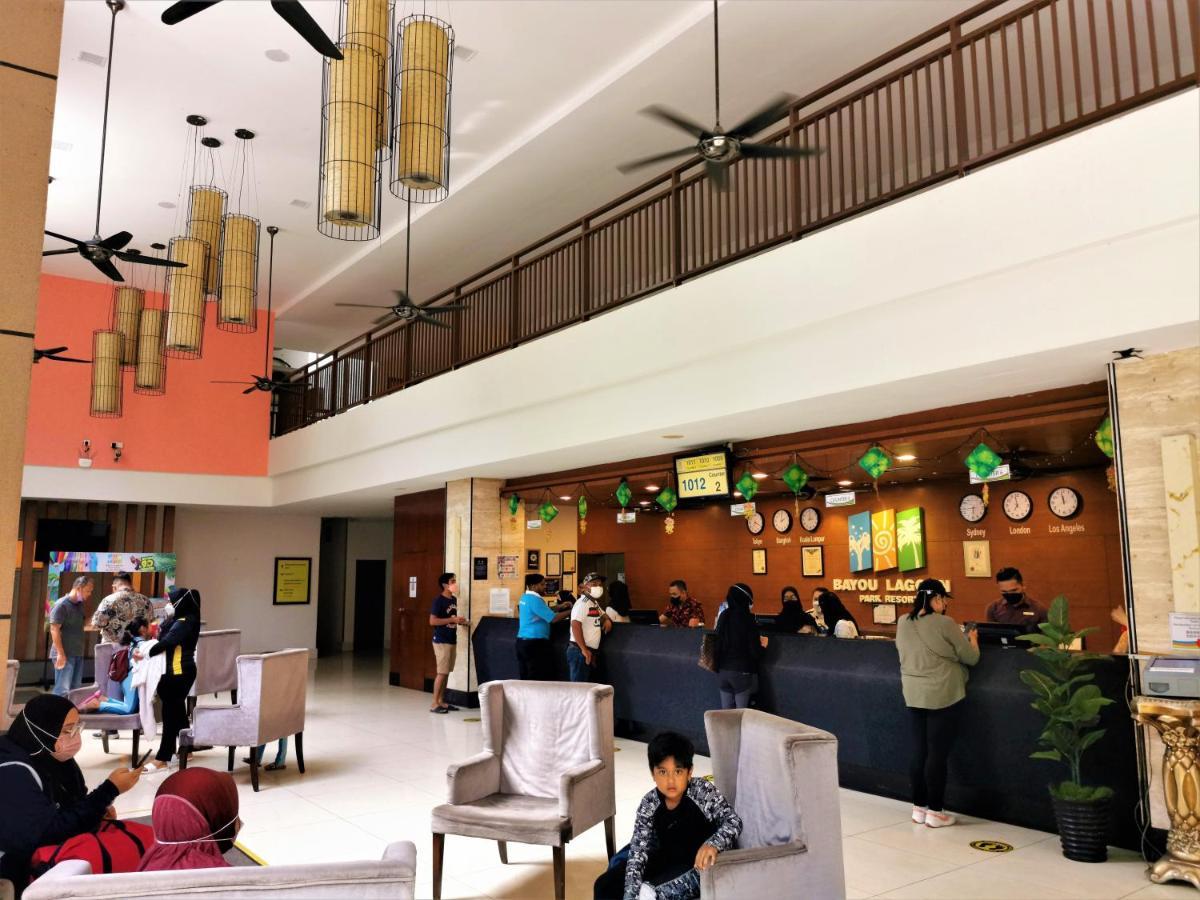 B - Lagoon Water Themepark Suite Melaka Town Exteriör bild