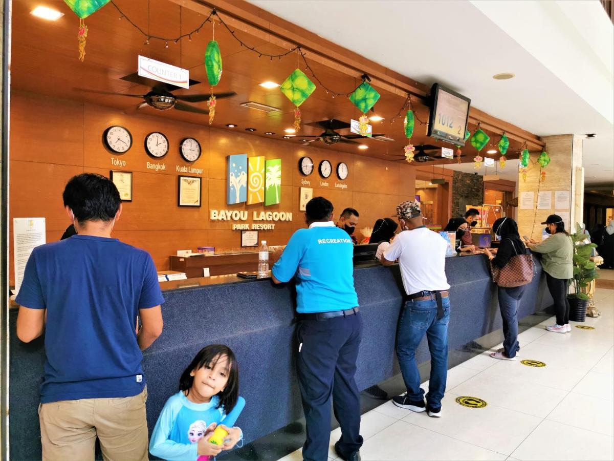 B - Lagoon Water Themepark Suite Melaka Town Exteriör bild