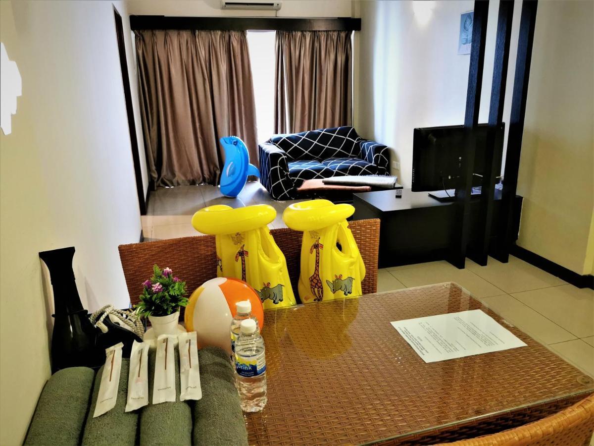B - Lagoon Water Themepark Suite Melaka Town Exteriör bild