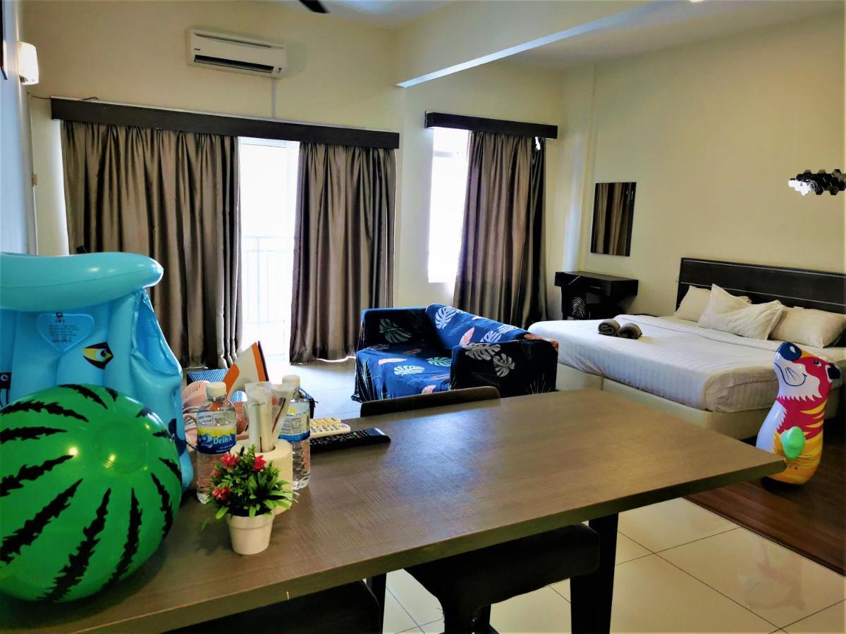 B - Lagoon Water Themepark Suite Melaka Town Exteriör bild